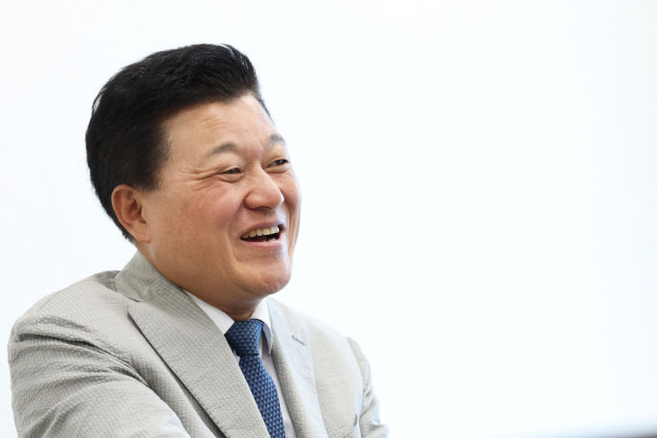 신용한 충북지사