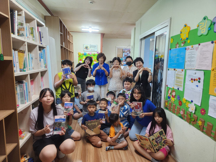 금산교육지원청, 학교 밖 돌봄시설 이용학생 맞춤형 물품 전달