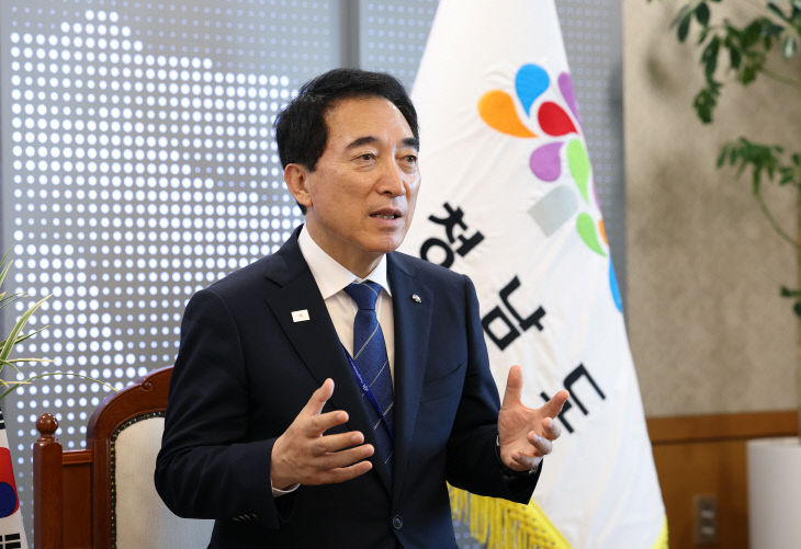 박수현 지사 인터뷰 사진 (1)