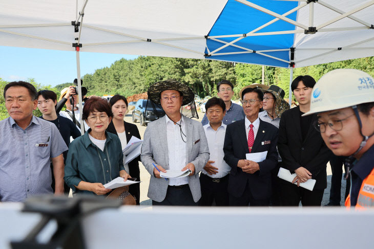 동백정해수욕장 복원사업 현장을 방문한 서천군의회
