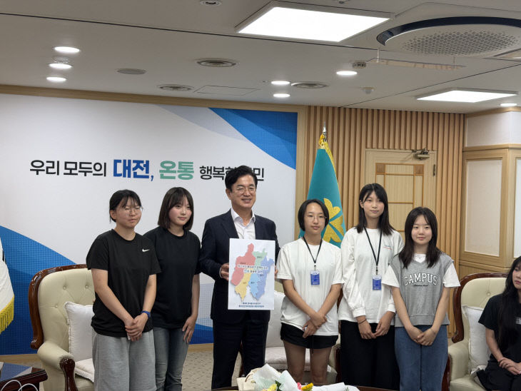 사진3. 퍼포먼스 기념촬영