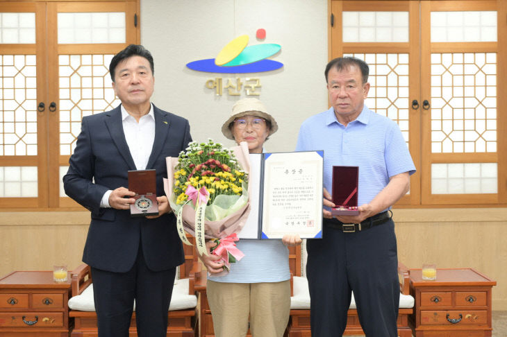 4.화랑무공훈장 전수 기념 사진