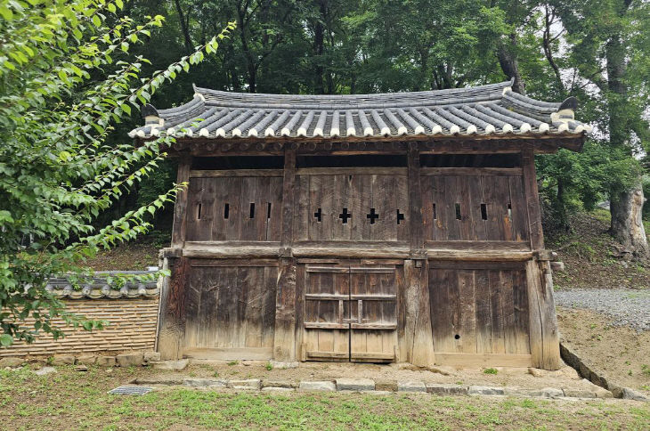 2.보덕사 해우소 사진