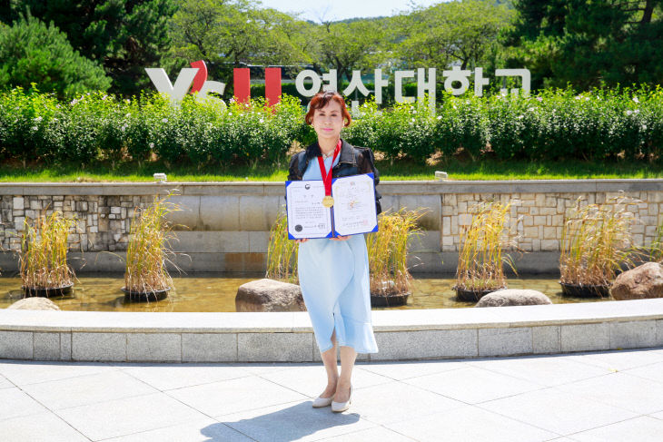 영산대 시니어모델학과 2학년 김지현 학생.