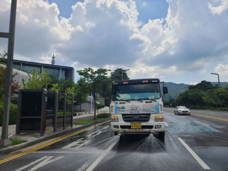 1.관내 도로 살수차 운행 모습