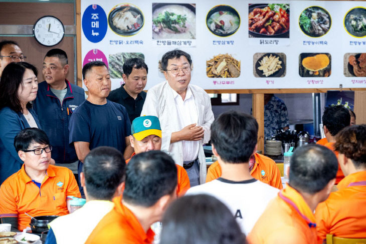 제천시, 폭염에도 현장 지키는 환경미화원 격려