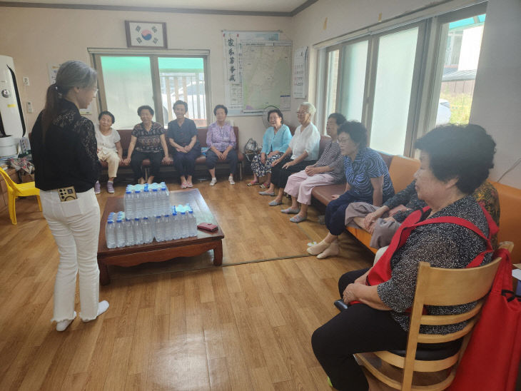 중학동 경로당 생수 전달 (1)