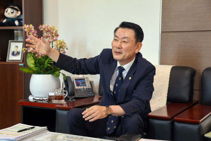 사본 - 김선호 의장 인터뷰 사진2