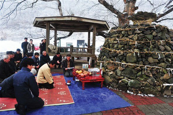 사진1) 안남면 지수리 탑제 모습(2005년)