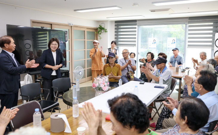 념 경로당 방문 성료)
