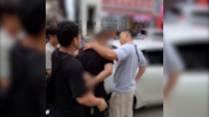 시퀀스 01.00_00_05_08.스틸 016