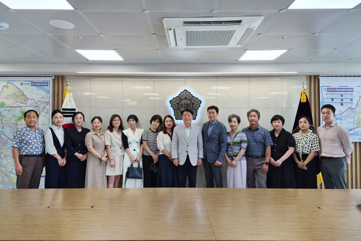 목소리 잇따라 청취)