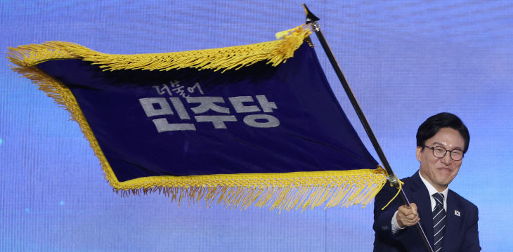 민주당 당 대표로 선출된 김민석<YONHAP NO-4938>