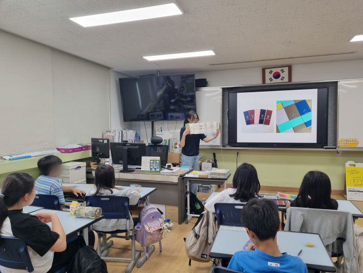 보도 2) 지난 7월에 열린 작가와의 만남