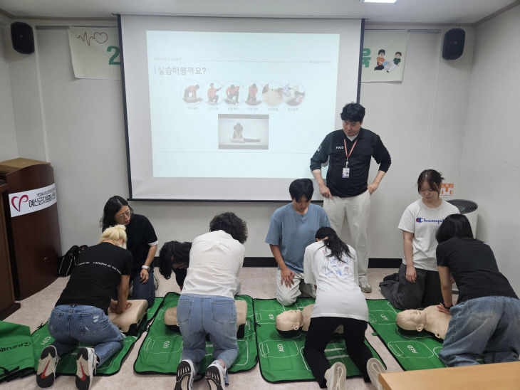 7.자원봉사자 안전교육(심폐소생술) 모습