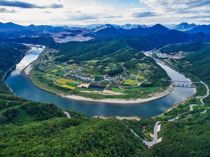 보도 1) 단양 지질공원(두산 활공장)