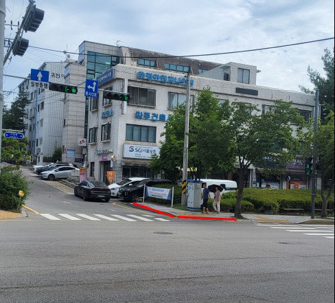 I 서울보증 앞(교차로 모퉁이)