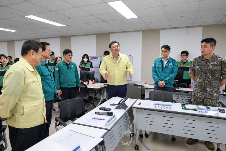 사본 - (사진4)김기재 당진시장 을지연습 근무자 격려(1)