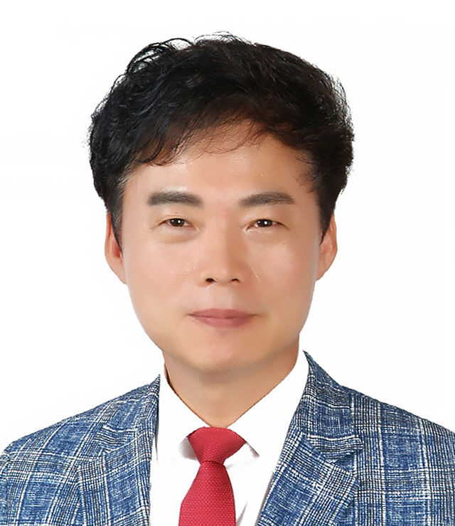 2-2. 이동욱(사진)