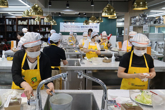 동의과학대 제과제빵실습 모습