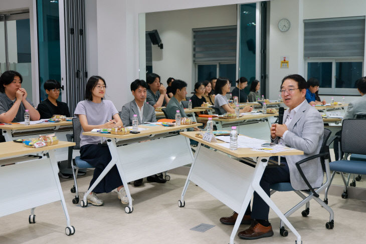 사진2) 옥천군 청년 소통 간담회 사진 (1)