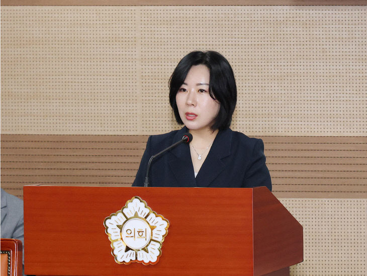 김은아 의원이 발의하고 있다