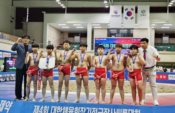 7. 방어진초 씨름부 학생있다