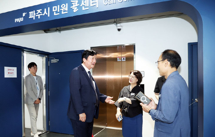 2-2. 손배찬 파주시장, 민원콜센터 방문해 상담 현장 살펴