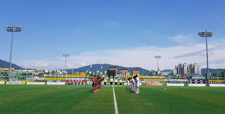 탄금축구장