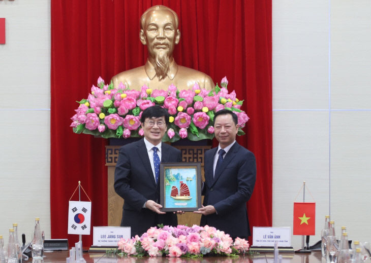 베트남 꽝닌시와 우호도시 협약… 교류협력 본격화.