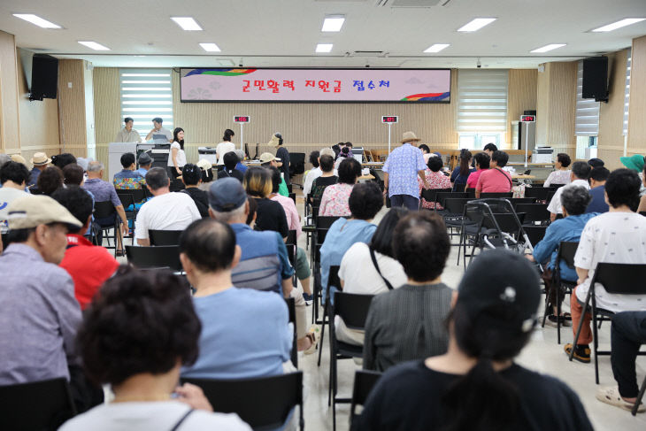 1일 군민활력지원금 접수처 격려방문(1)