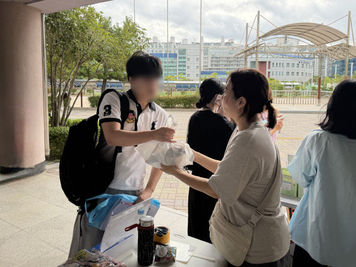 보도사진(수영구학교밖청소년지원센터 20 합격)