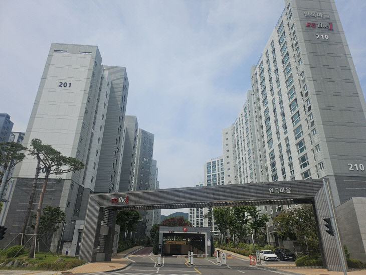 3.내포신도시 원목마을 이지더원2차아파트 전경
