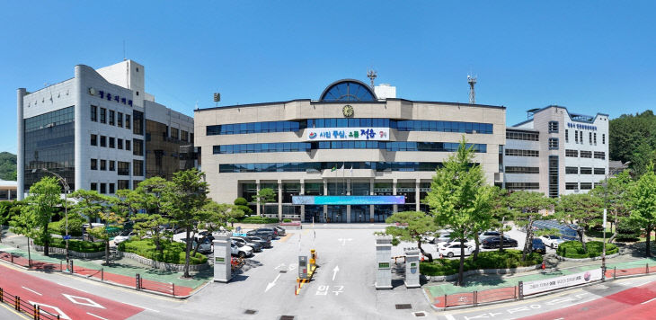 131개 시설 빈틈없이(정읍시청 청사 사진)