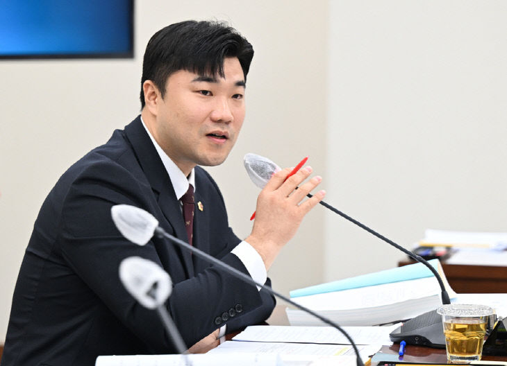 배관구 의원.