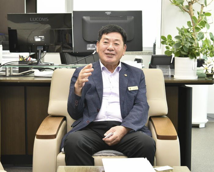 고찬석 경기도의회 건설교통 위원장 (사진=이인국 기자)