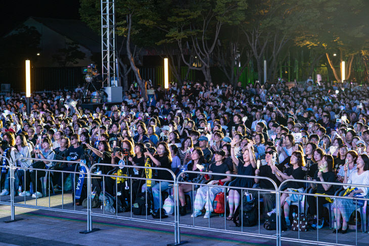 '2026 천안 K-컬처 박람회' K-ROCK 콘서트 관람객 모습