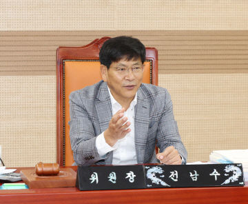 회계과 행정사무감사를 실시하고 있다.