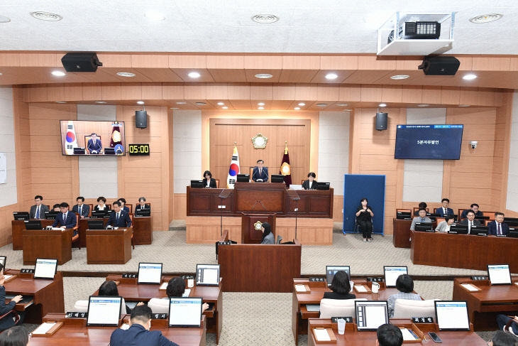 김해시의회 제282회 1차 정례회 제2차 본회의01