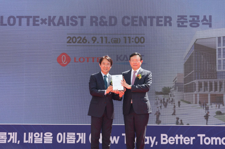 첨부3. 준공식 현장 사진_감사패 전달 (1)