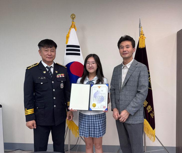 SNS 챌린지 우수작 선정 청소년 상장 수여