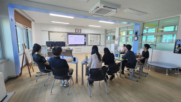 근흥초, ‘함께 듣고, 묻고, 그리다!’교원 공동 연수