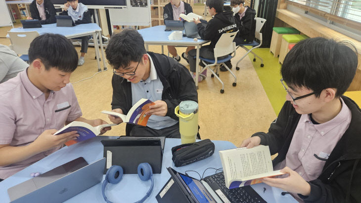 대전대성고_이달의 추천작 독서 토론