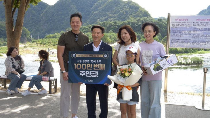 100만돌파 기념사진
