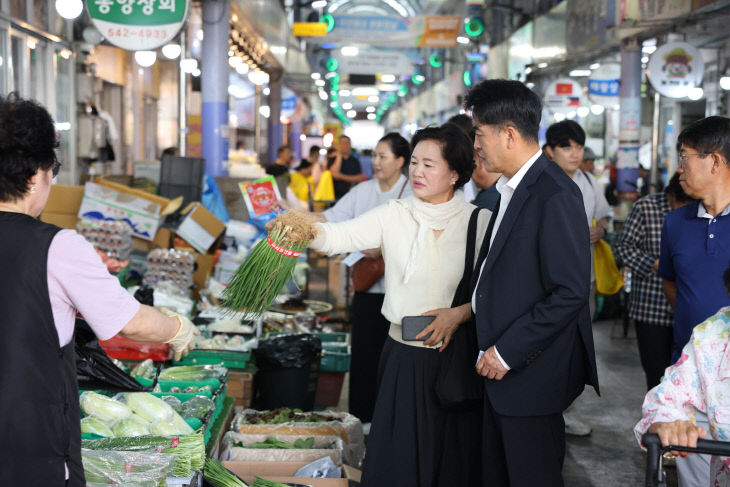 9.22.보은군, 추석 맞아 전통시장 장보기 행사 추진(2)