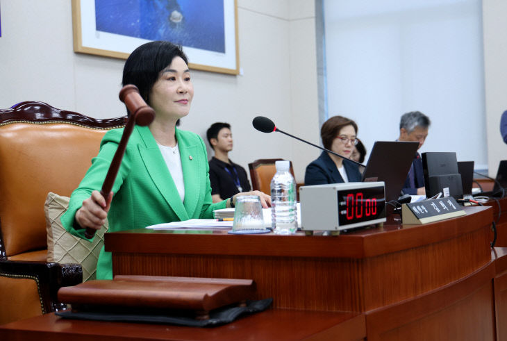 국회_김희정_교육위원장_(1)