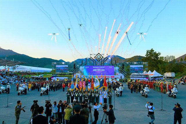 [사진3]과거 계룡軍문화축제+지상군페스티벌 공동개막식