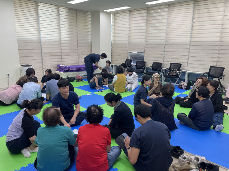 어르신을 위한 건강관리 프로그램을 운영했다
