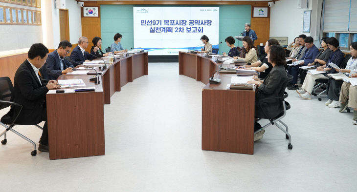 모4
