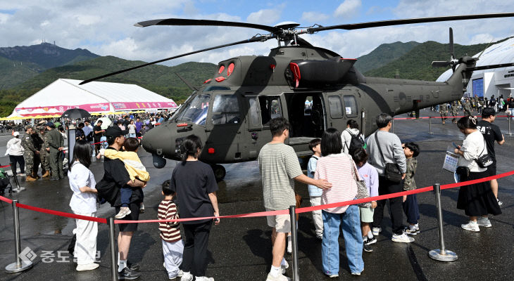 20261005-지상군페스티벌 인파2